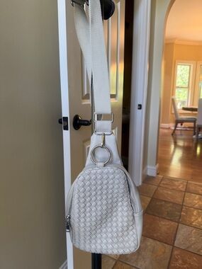 Moda Luxe Cream Woven Crossbody Sling Bag